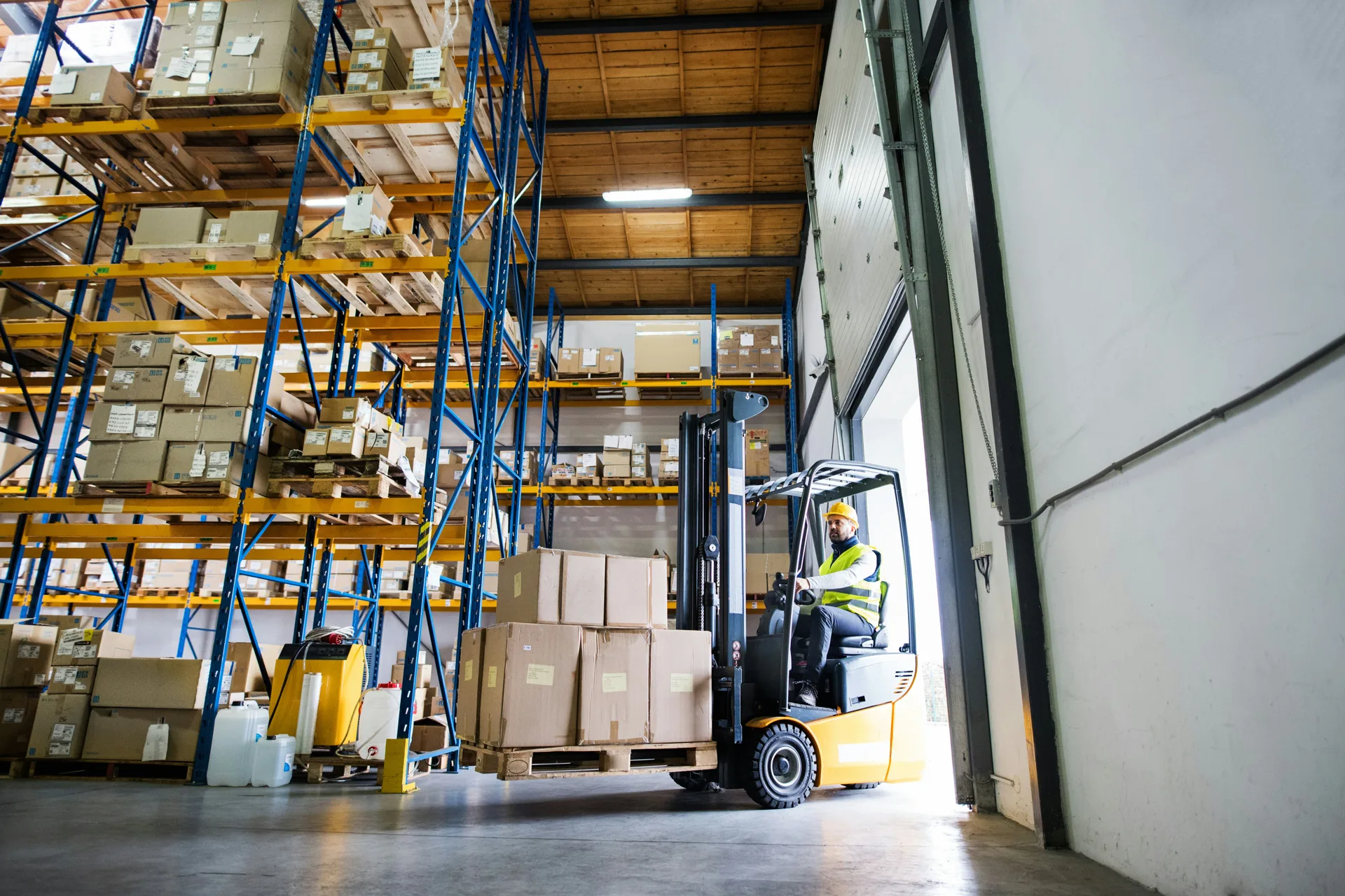 forklift on a finished industrial warehouse floor in a Pittsburgh facility