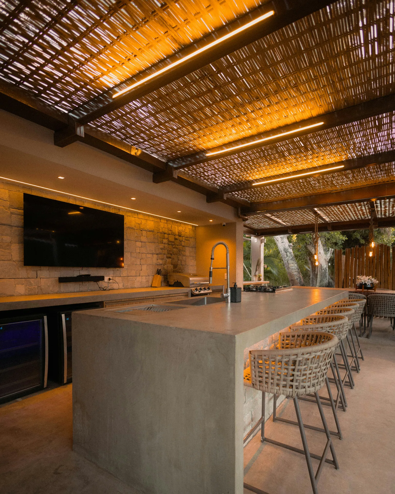 outdoor concrete bar countertop in a Pittsburgh outdoor kitchen